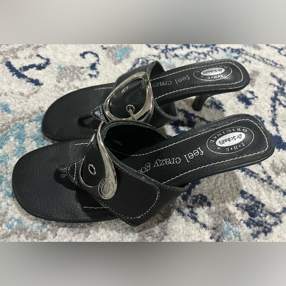 Dr scholl’s women’s black leather sandals with small heel and silver buckle 7.5